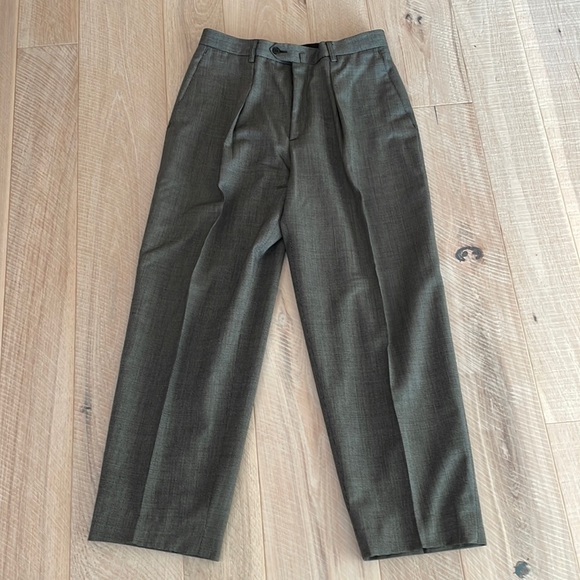 Agnes B Dress Pants. Medium